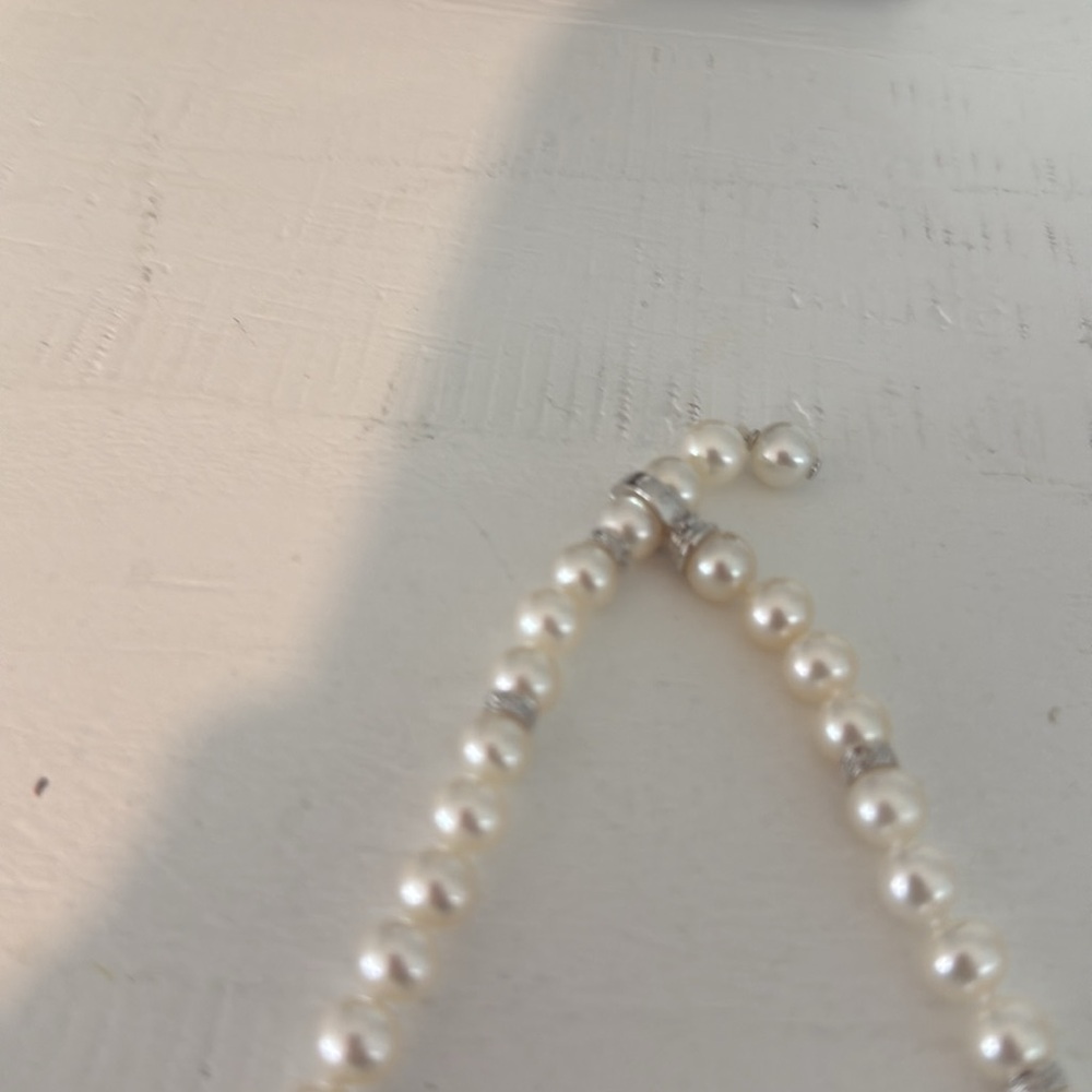 Vintage 20 inch high quality costume pearl necklace.
FINAL MARKDOWN. - Picture 11 of 11